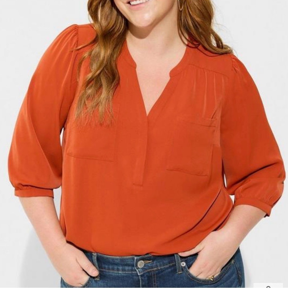 TORRID. HARPER. Burnt Orange, V-Neck Top.‎ Shirttail Hem. Patch Pockets. …